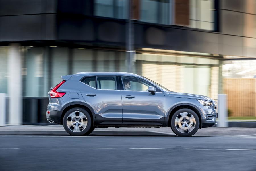  Volvo XC40 T5 Plug-in Hybrid Inscription 2002 года  (UK) (фото 9 из 40)